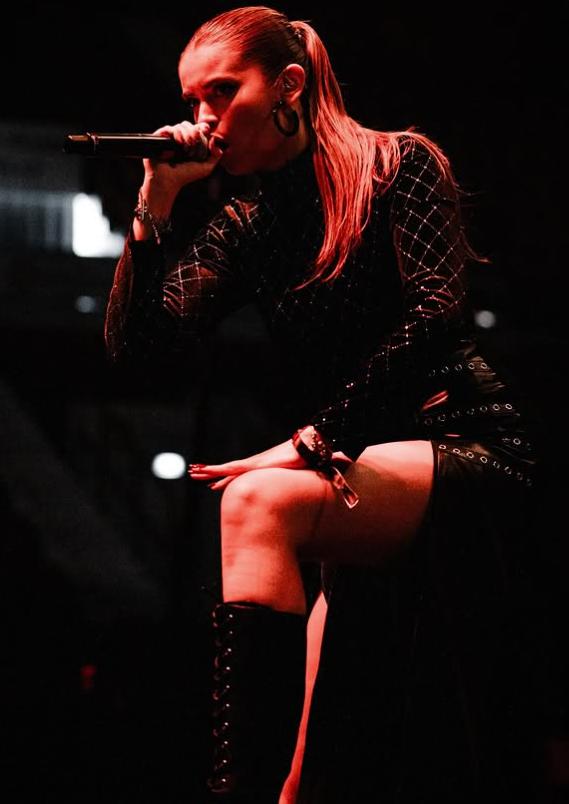 Moment viral la Miss World Chile 2025. În rochie de gală, o concurentă a cântat o piesă death metal și a uimit publicul cu vocea ei 1021930