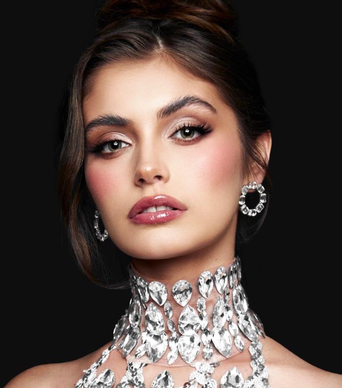 Moment viral la Miss World Chile 2025. În rochie de gală, o concurentă a cântat o piesă death metal și a uimit publicul cu vocea ei 1021941