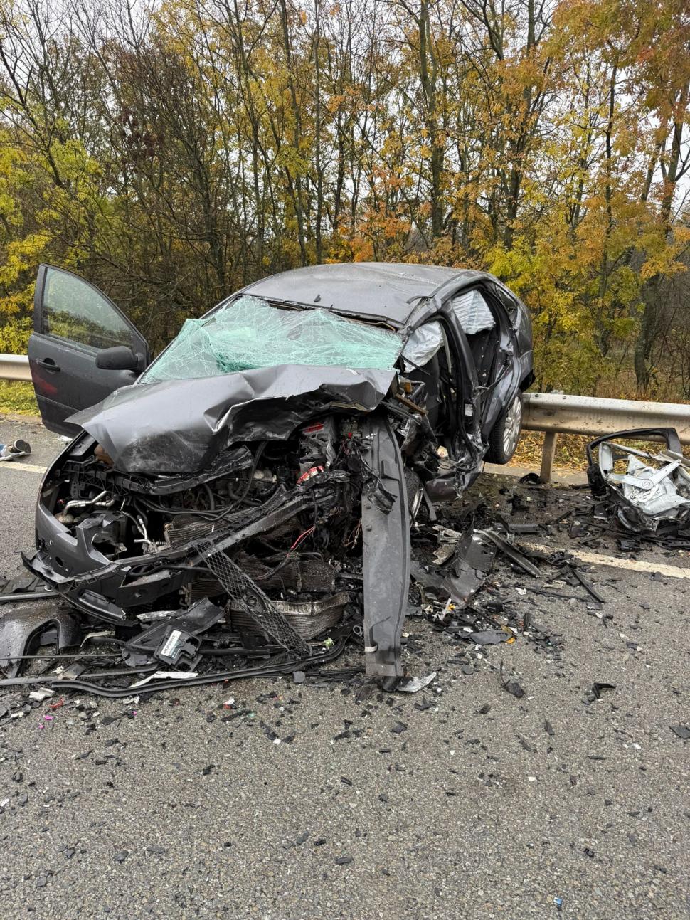Doi oameni au murit într-un accident lângă Craiova. Două mașini s-au izbit frontal. Martorii spun că un șofer s-ar fi jucat pe telefon 1022016