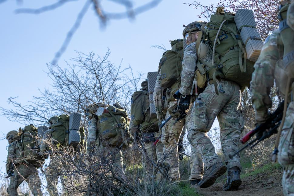 Exercițiu NATO în Alba. Militarii au realizat în timp record un pod plutitor peste Mureş, peste care poate trece aproape orice vehicul 1022036