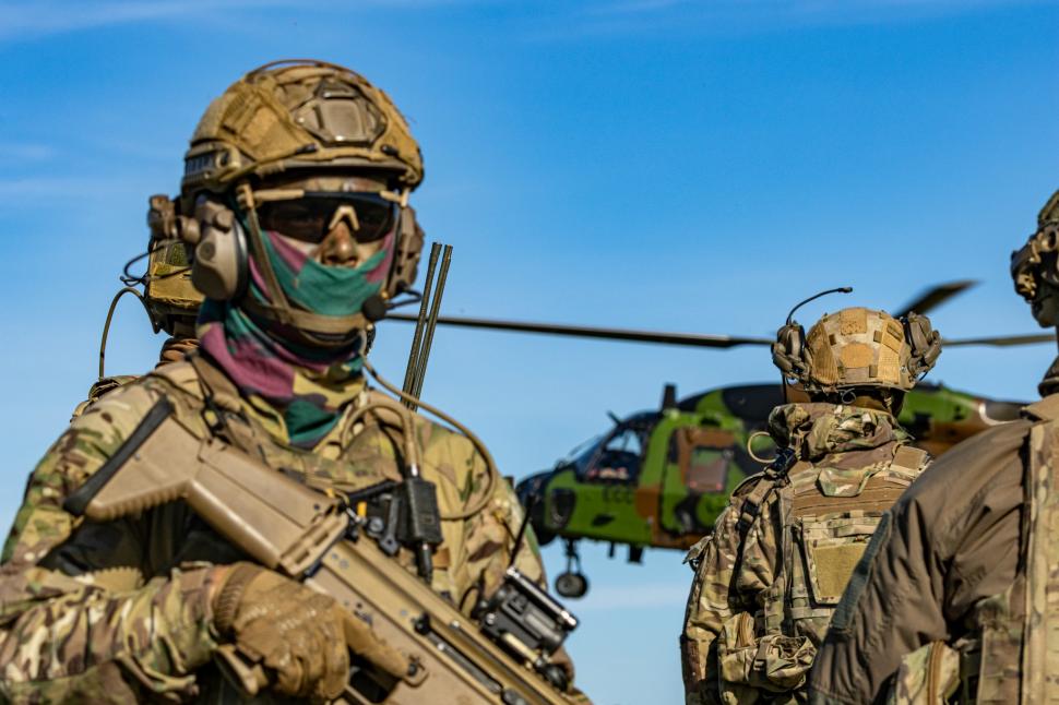 Exercițiu NATO în Alba. Militarii au realizat în timp record un pod plutitor peste Mureş, peste care poate trece aproape orice vehicul 1022039