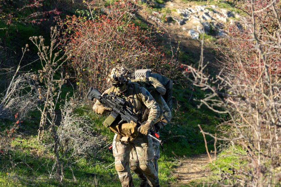 Exercițiu NATO în Alba. Militarii au realizat în timp record un pod plutitor peste Mureş, peste care poate trece aproape orice vehicul 1022040