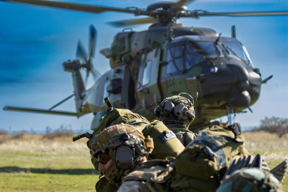 Exercițiu NATO în Alba. Militarii au realizat în timp record un pod plutitor peste Mureş, peste care poate trece aproape orice vehicul 1022041