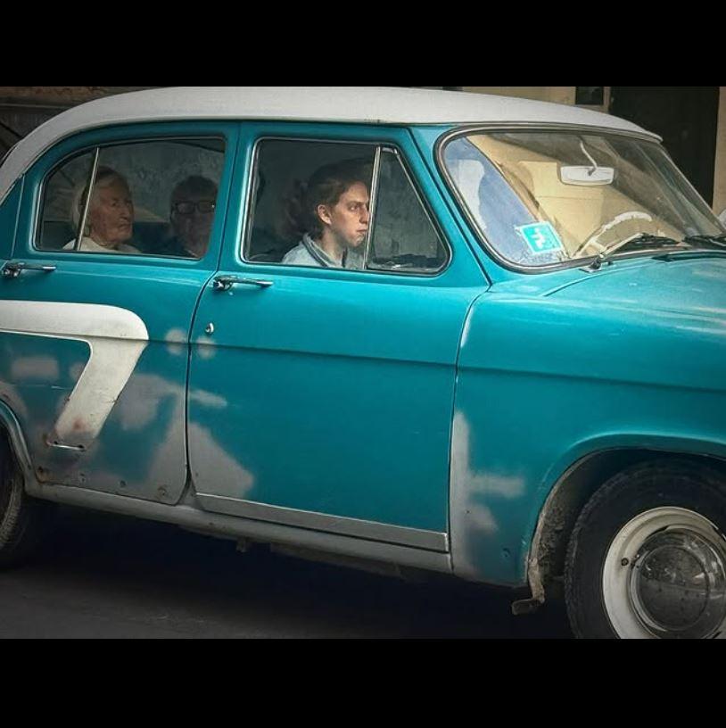 O fotografă ucraineană, căsătorită cu un actor din SUA, revine acasă, în război. Ce a descoperit acolo a copleșit-o 1021140