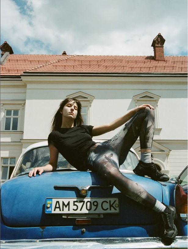 O fotografă ucraineană, căsătorită cu un actor din SUA, revine acasă, în război. Ce a descoperit acolo a copleșit-o 1021141