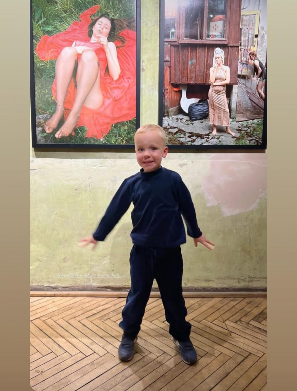 O fotografă ucraineană, căsătorită cu un actor din SUA, revine acasă, în război. Ce a descoperit acolo a copleșit-o 1021160