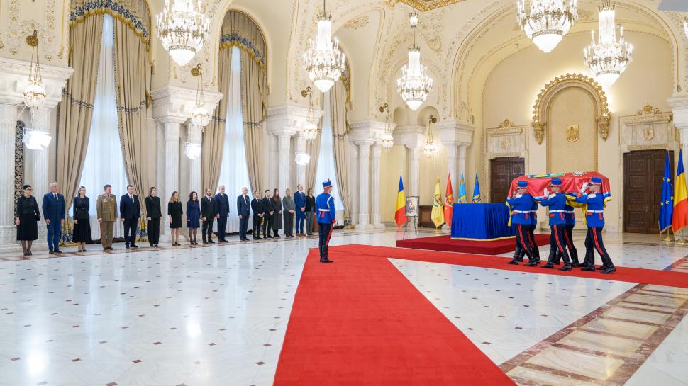 Imagini de la Cotroceni, unde e depus sicriul cu rămășițele domnitorului Grigore Ghyka. Nicușor Dan: Prea des insistăm pe sincope 1022023