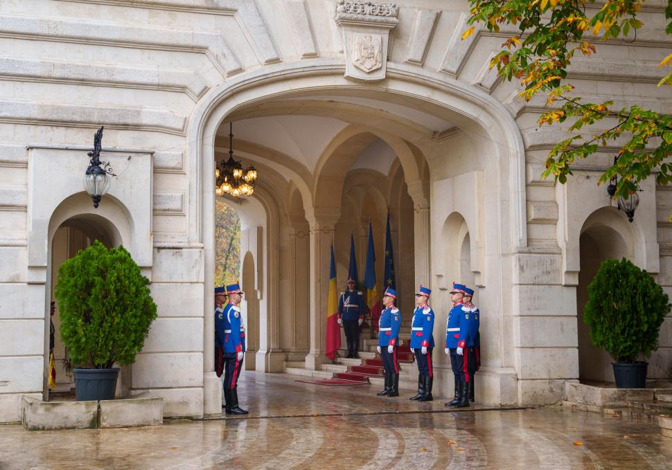 Imagini de la Cotroceni, unde e depus sicriul cu rămășițele domnitorului Grigore Ghyka. Nicușor Dan: Prea des insistăm pe sincope 1022024