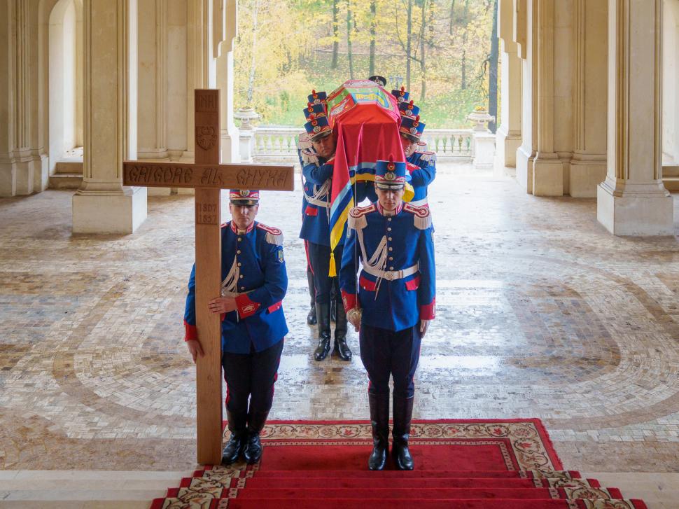 Imagini de la Cotroceni, unde e depus sicriul cu rămășițele domnitorului Grigore Ghyka. Nicușor Dan: Prea des insistăm pe sincope 1022025