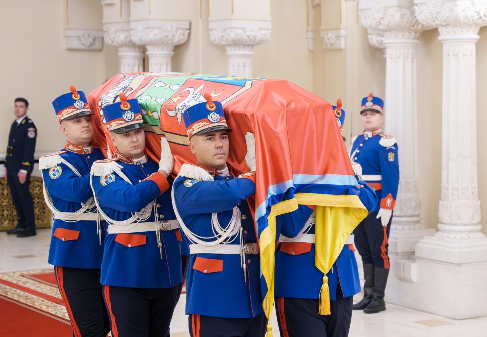 Imagini de la Cotroceni, unde e depus sicriul cu rămășițele domnitorului Grigore Ghyka. Nicușor Dan: Prea des insistăm pe sincope 1022026