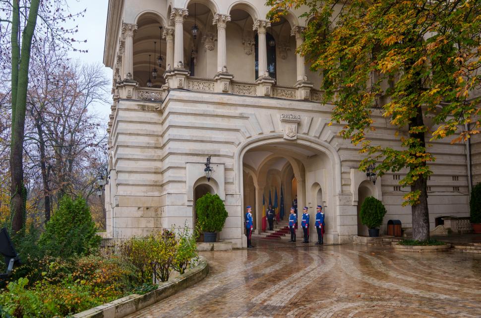 Imagini de la Cotroceni, unde e depus sicriul cu rămășițele domnitorului Grigore Ghyka. Nicușor Dan: Prea des insistăm pe sincope 1022027