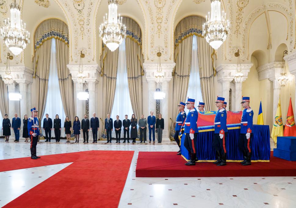 Imagini de la Cotroceni, unde e depus sicriul cu rămășițele domnitorului Grigore Ghyka. Nicușor Dan: Prea des insistăm pe sincope 1022028