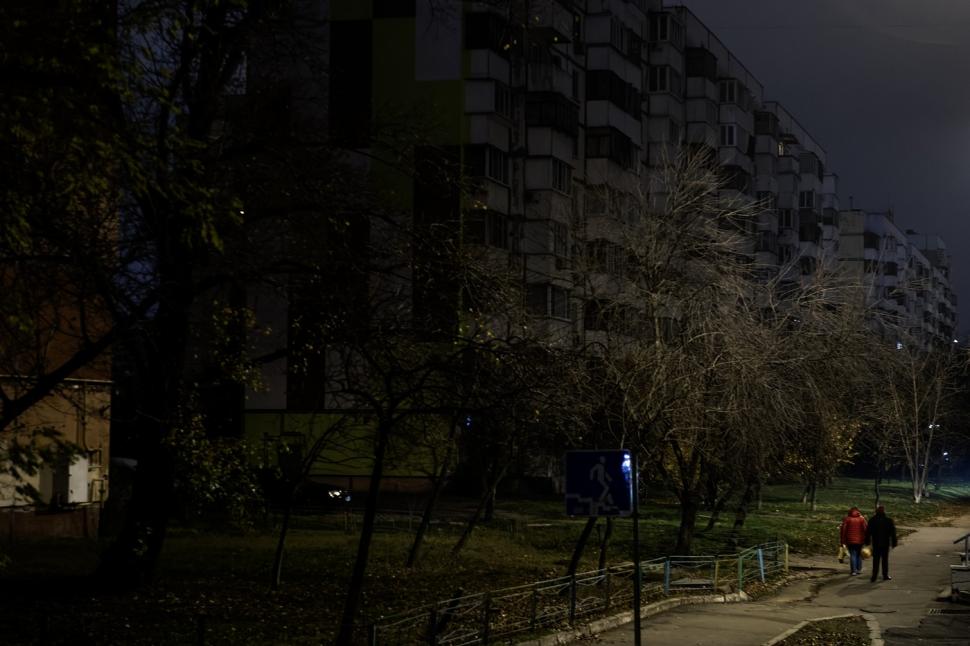 Ucrainenii au rămas în frig și beznă. Rușii le-au atacat de sute de ori centralele electrice. Curentul va fi oprit până la 16 ore pe zi 1021999