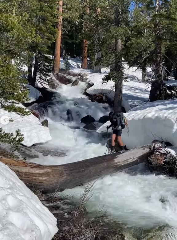 A renunțat la birou ca să meargă 5.600 de km. Povestea primei femei care a parcurs două trasee montane dificile în America de Nord 1022091