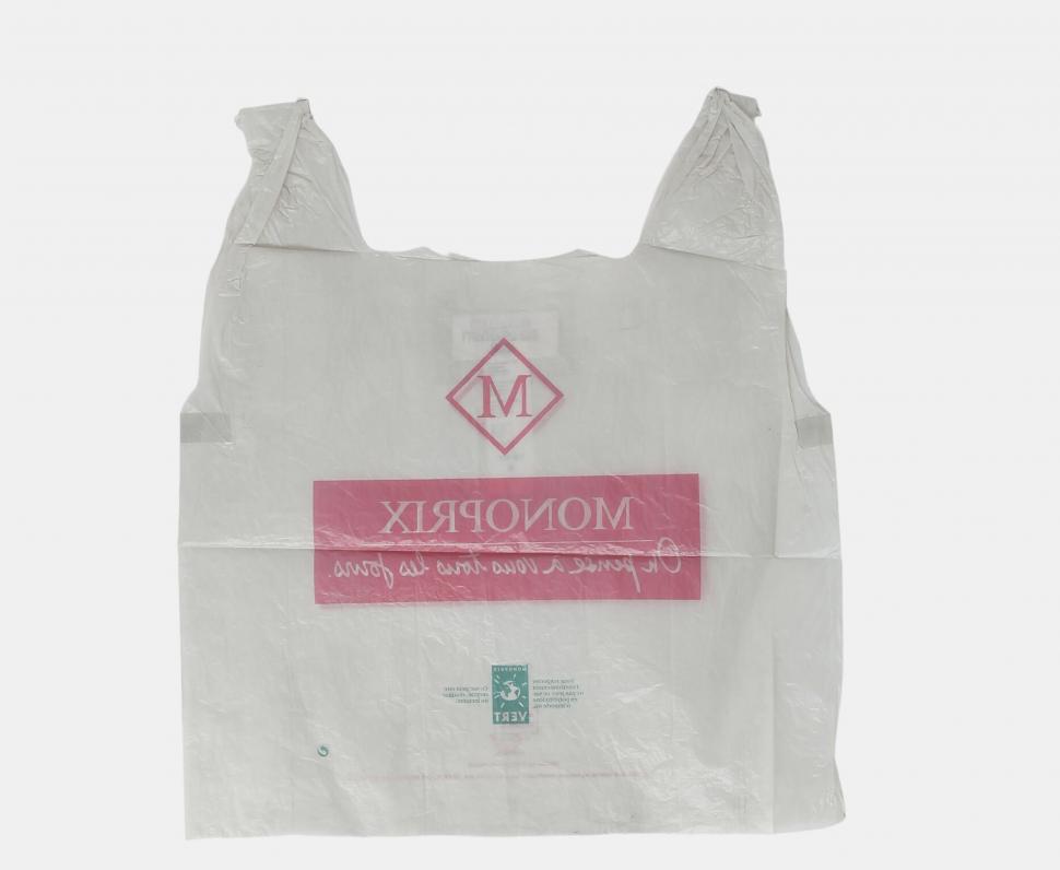 Așa arată cea mai scumpă pungă de plastic de unică folosință din lume, vândută acum cu 18.200 de euro la Paris. Cum se explică prețul 1022125