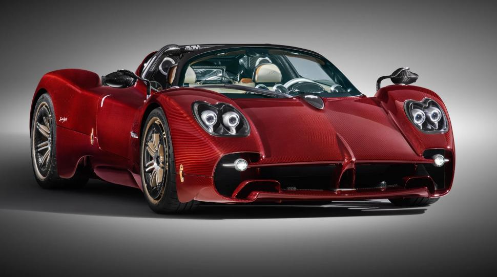 Blocul din Miami în care îți cumperi penthouse și primești gratuit o mașină de 3 milioane de dolari. Cum arată apartamentele și bolidul 1022163