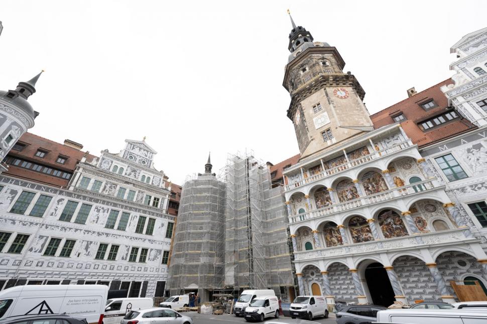 Cum a reconstruit Dresda palatul regal distrus de bombardamentul din 1945. Restauratorii au folosit tehnici de acum sute de ani 1022207