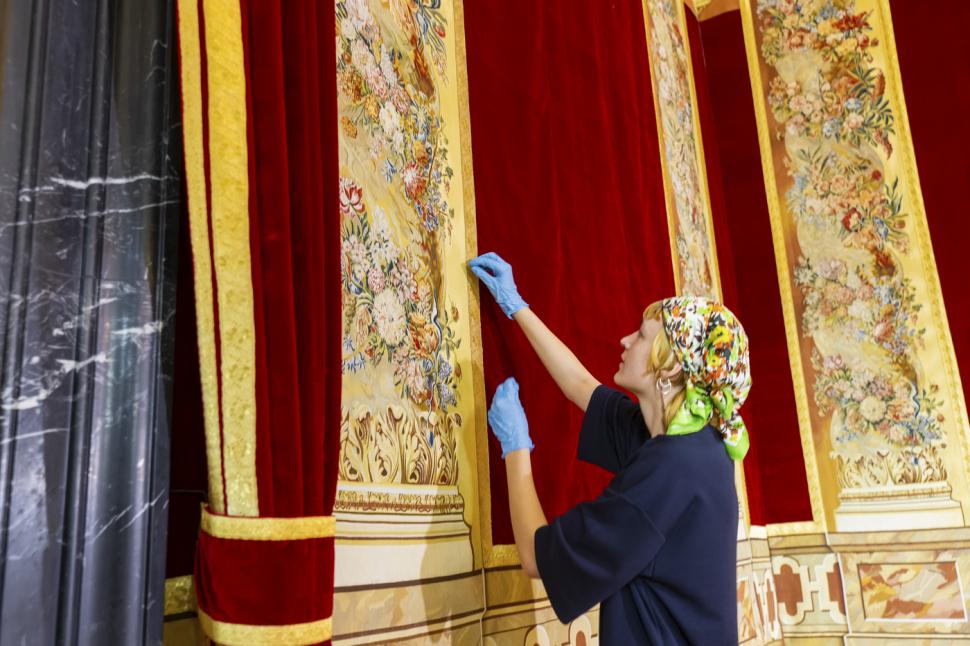 Cum a reconstruit Dresda palatul regal distrus de bombardamentul din 1945. Restauratorii au folosit tehnici de acum sute de ani 1022211