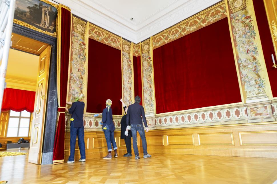 Cum a reconstruit Dresda palatul regal distrus de bombardamentul din 1945. Restauratorii au folosit tehnici de acum sute de ani 1022212