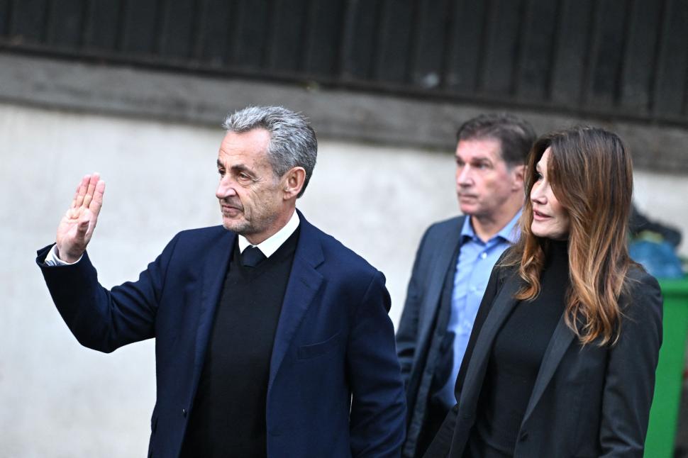 Nicolas Sarkozy a ieșit din închisoare după doar 20 de zile. S-a plâns că după gratii este „greu și epuizant” 1022183