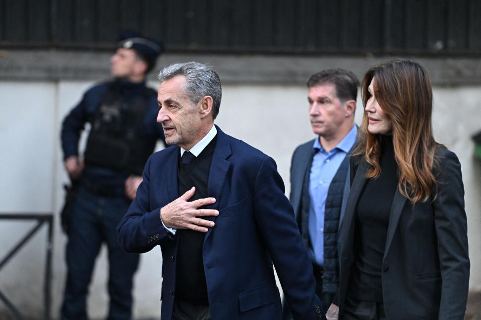 Nicolas Sarkozy a ieșit din închisoare după doar 20 de zile. S-a plâns că după gratii este „greu și epuizant” 1022184