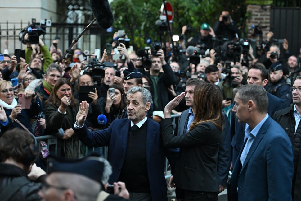 Nicolas Sarkozy a ieșit din închisoare după doar 20 de zile. S-a plâns că după gratii este „greu și epuizant” 1022186