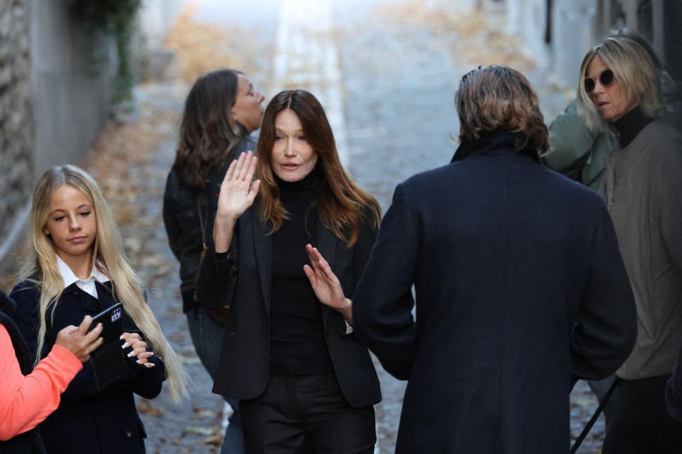 Nicolas Sarkozy a ieșit din închisoare după doar 20 de zile. S-a plâns că după gratii este „greu și epuizant” 1022187