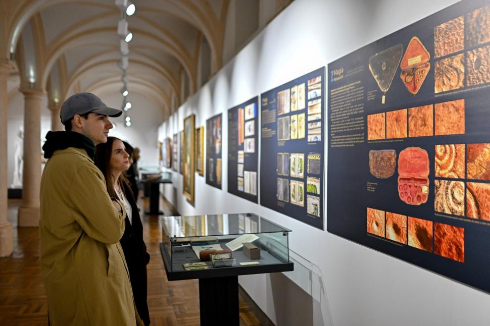 Restaurarea unui tablou vechi de 400 de ani la Muzeul Brukenthal dezvăluie o scenă biblică ascunsă sub un strat de vopsea neagră 1022402