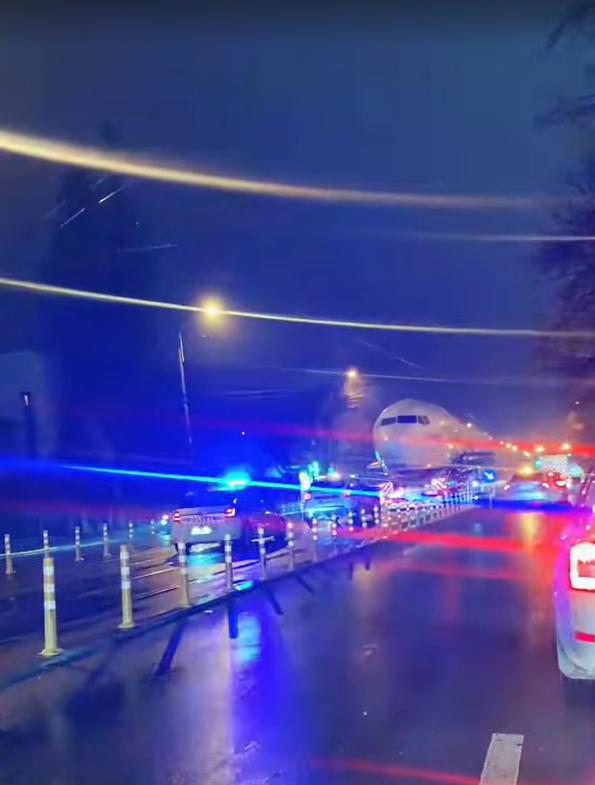 Uimire mare pe DN1: Un avion uriaș a fost dus pe șosea de la București la Brașov 1022253