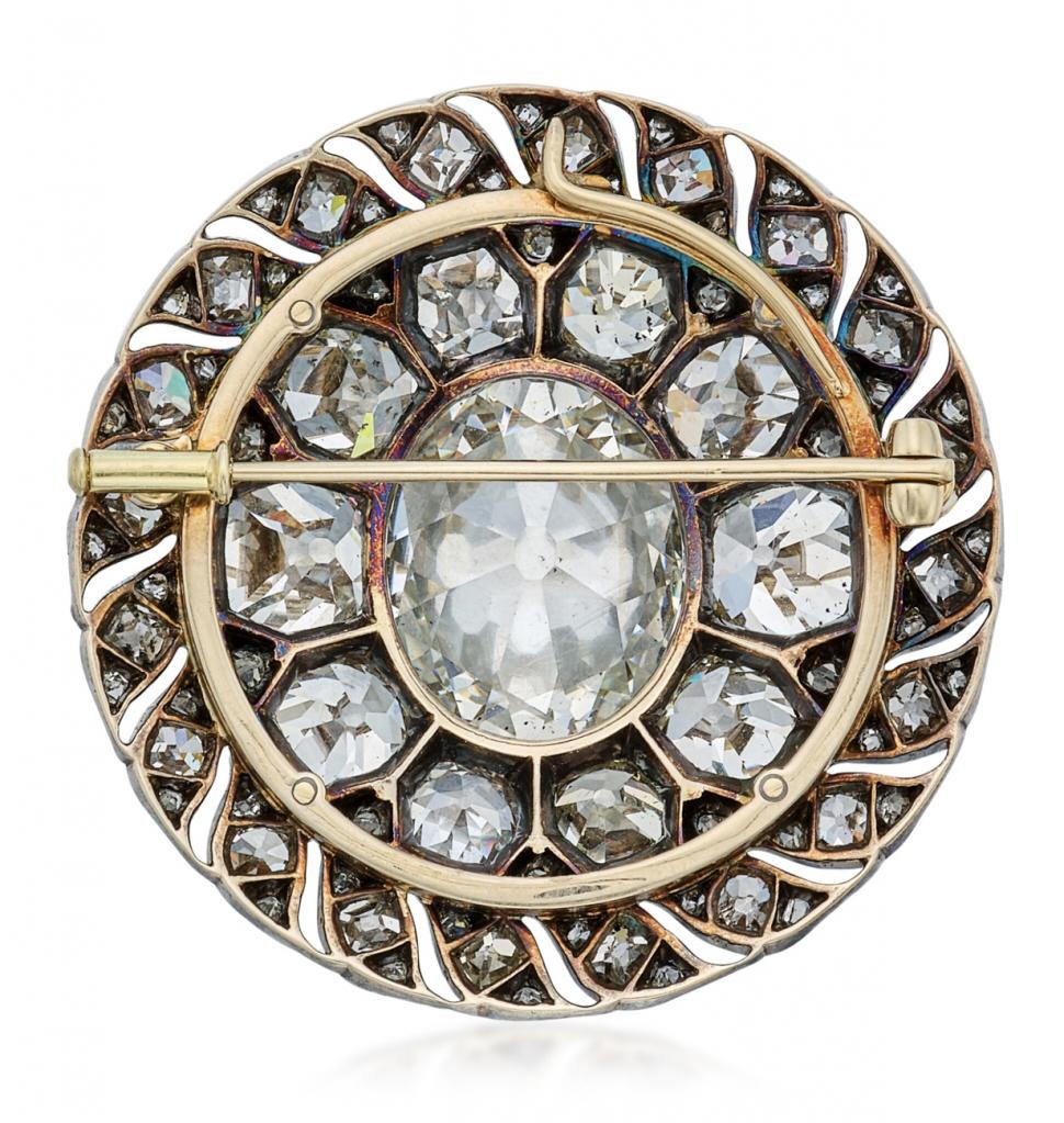 O broşă s-a vândut cu preţul record de 3,7 milioane de euro la „săptămâna luxului”, în Geneva. Fusese evaluată la 220.000 de euro 1023008