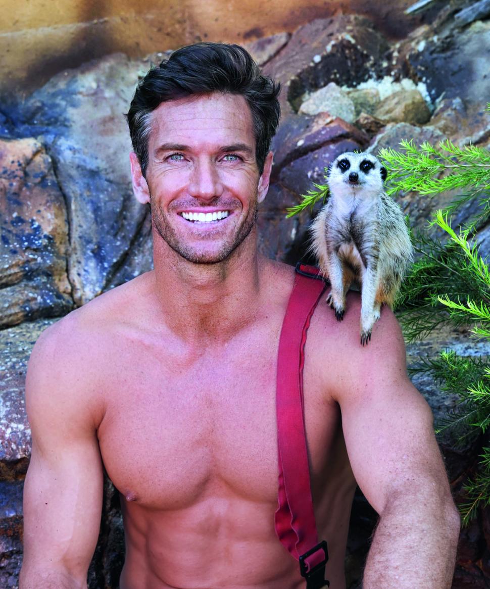 Pompierii australieni și-au dat jos din nou cămășile și au pozat cu pisicuțe și cățeluși în brațe pentru o cauză nobilă 1023231