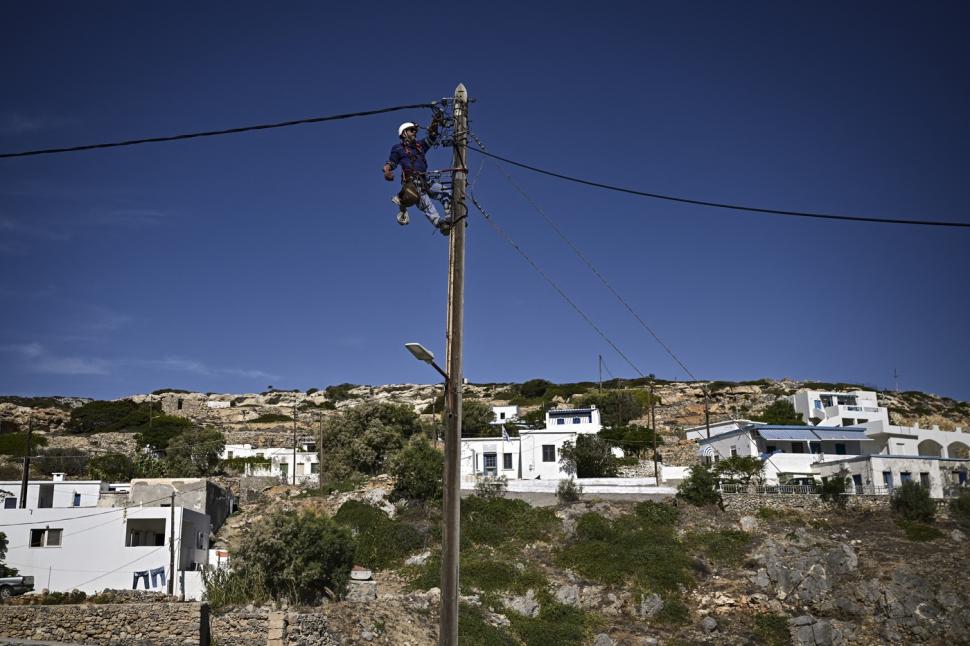 O insulă grecească îi plătește cu 18.000 de euro pe cei care doresc să se mute acolo. Are școală și cafenea și doar 24 de locuitori 1023470