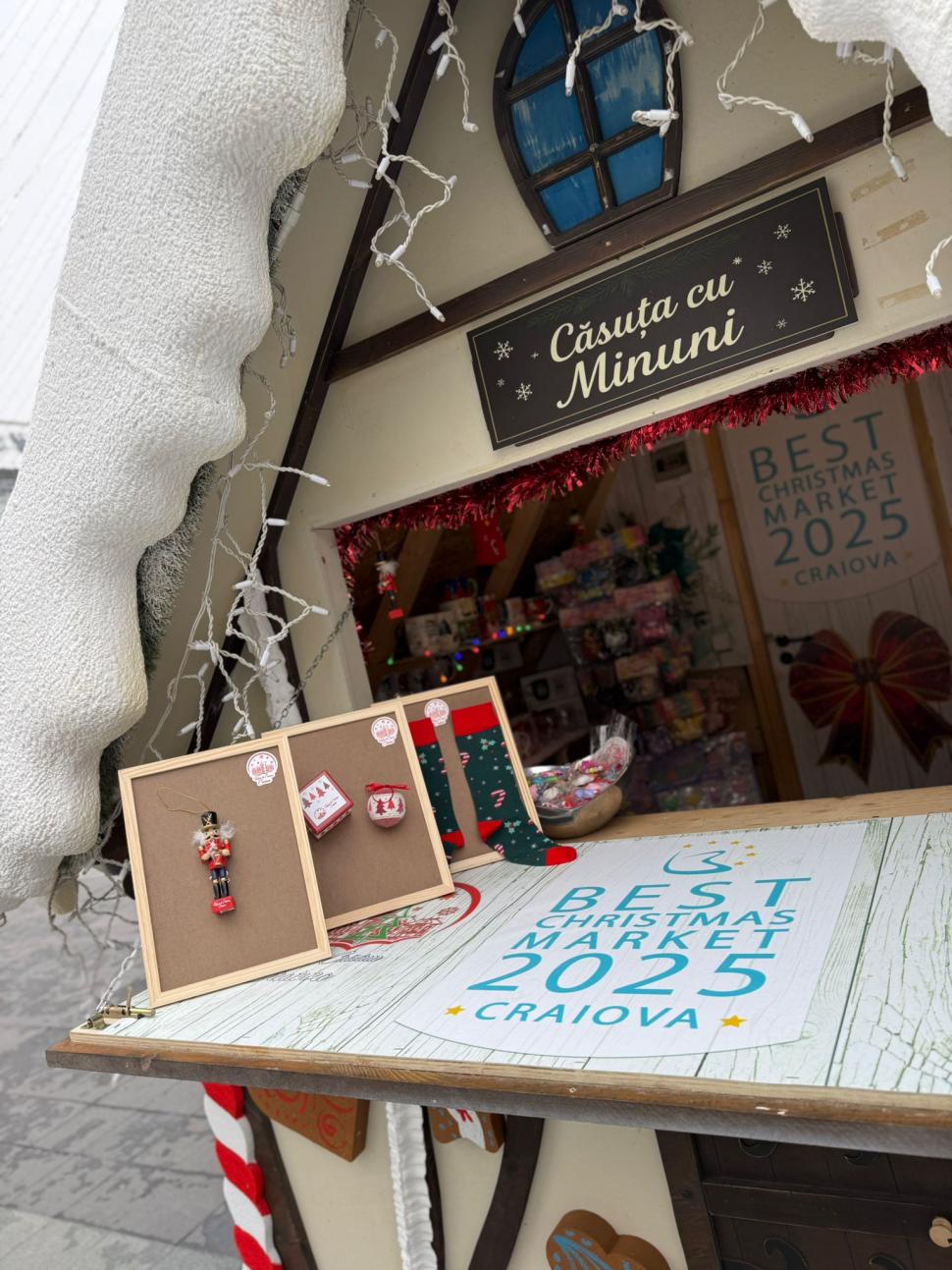 S-a deschis Târgul de Crăciun de la Craiova. Programul din 2025, prețuri, concerte și alte informații utile: Va ninge în fiecare seară 1023377