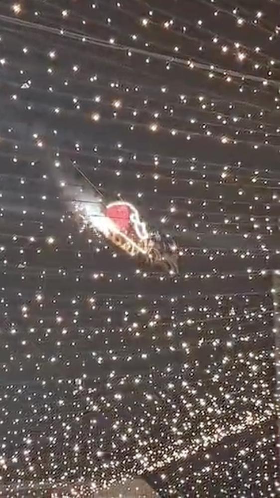 S-a deschis Târgul de Crăciun de la Craiova. Programul din 2025, prețuri, concerte și alte informații utile: Va ninge în fiecare seară 1023380