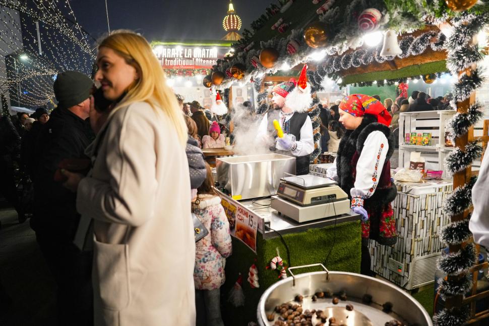 Cum arată Târgul de Crăciun din Craiova. Peste 100.000 de oameni i-au trecut pragul în prima zi 1023681