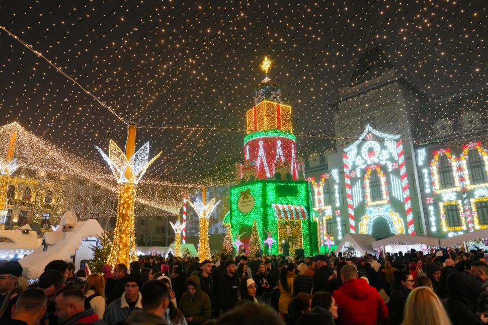 Cum arată Târgul de Crăciun din Craiova. Peste 100.000 de oameni i-au trecut pragul în prima zi 1023684