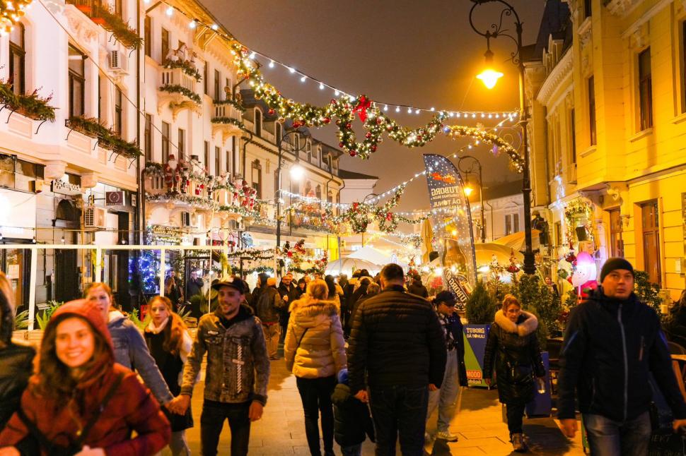 Cum arată Târgul de Crăciun din Craiova. Peste 100.000 de oameni i-au trecut pragul în prima zi 1023686