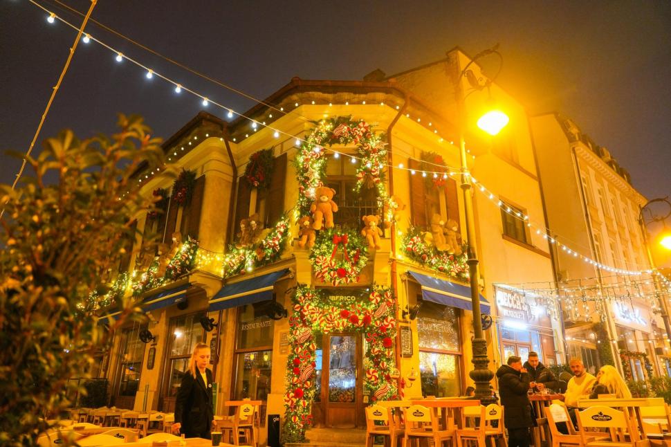 Cum arată Târgul de Crăciun din Craiova. Peste 100.000 de oameni i-au trecut pragul în prima zi 1023687