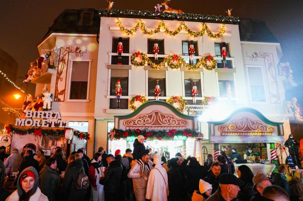 Cum arată Târgul de Crăciun din Craiova. Peste 100.000 de oameni i-au trecut pragul în prima zi 1023688