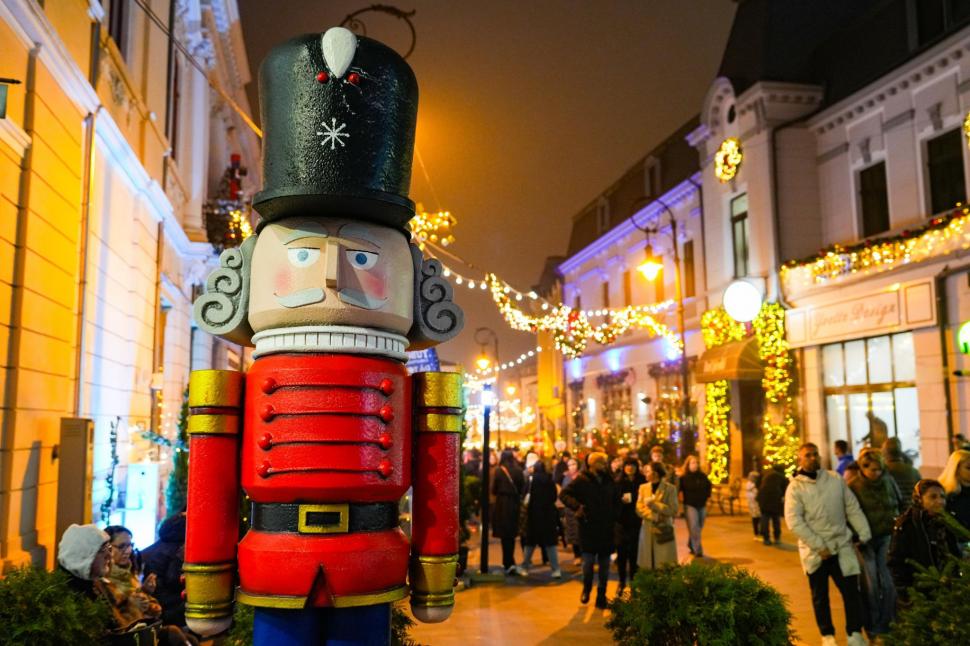 Cum arată Târgul de Crăciun din Craiova. Peste 100.000 de oameni i-au trecut pragul în prima zi 1023695