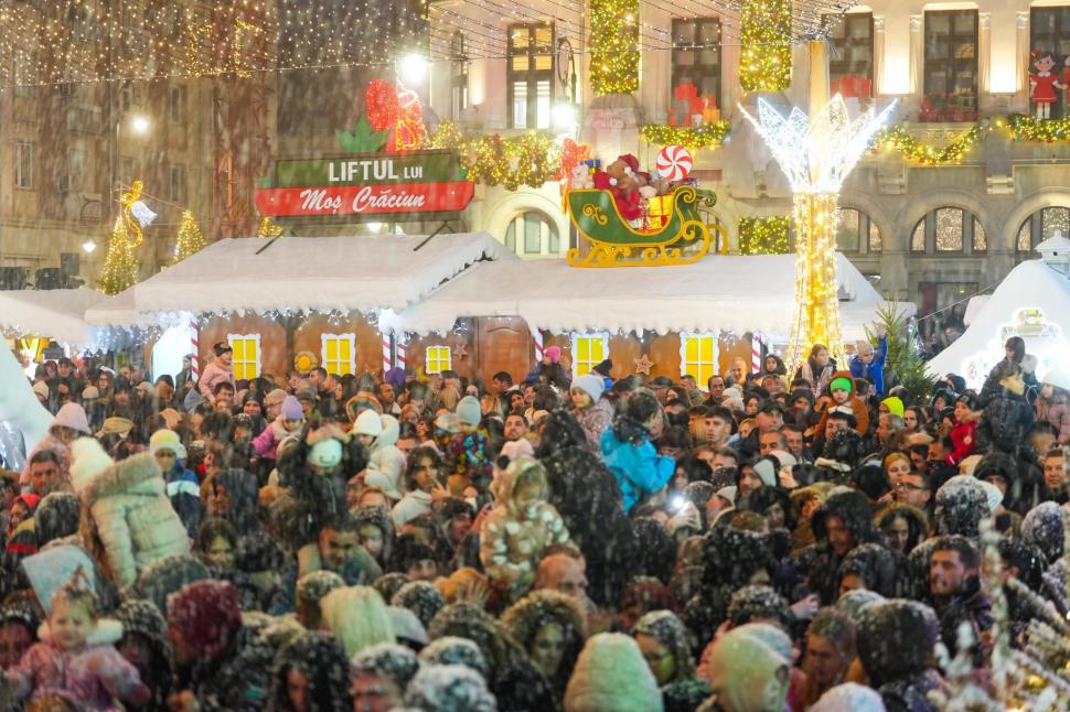 Cum arată Târgul de Crăciun din Craiova. Peste 100.000 de oameni i-au trecut pragul în prima zi 1023696