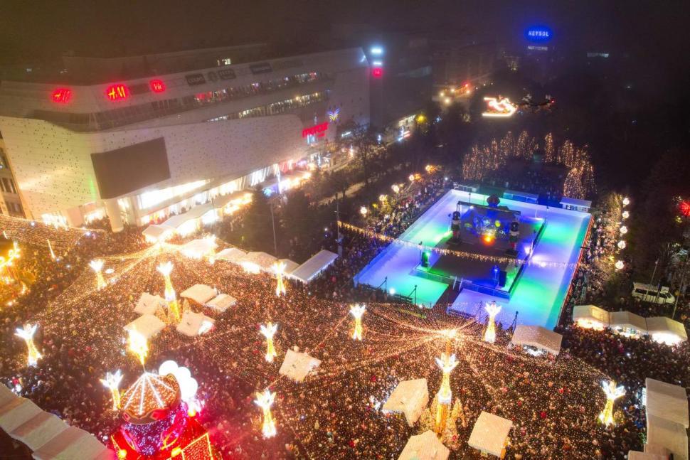 Cum arată Târgul de Crăciun din Craiova. Peste 100.000 de oameni i-au trecut pragul în prima zi 1023700