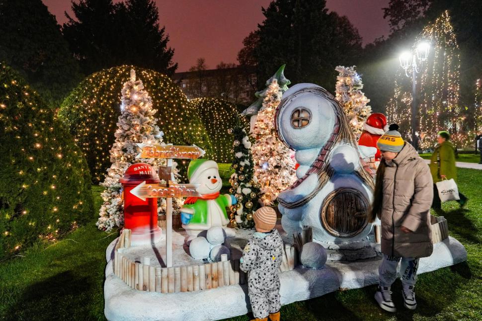 Cum arată Târgul de Crăciun din Craiova. Peste 100.000 de oameni i-au trecut pragul în prima zi 1023702