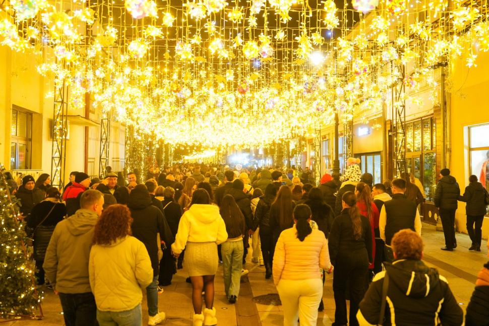 Cum arată Târgul de Crăciun din Craiova. Peste 100.000 de oameni i-au trecut pragul în prima zi 1023703