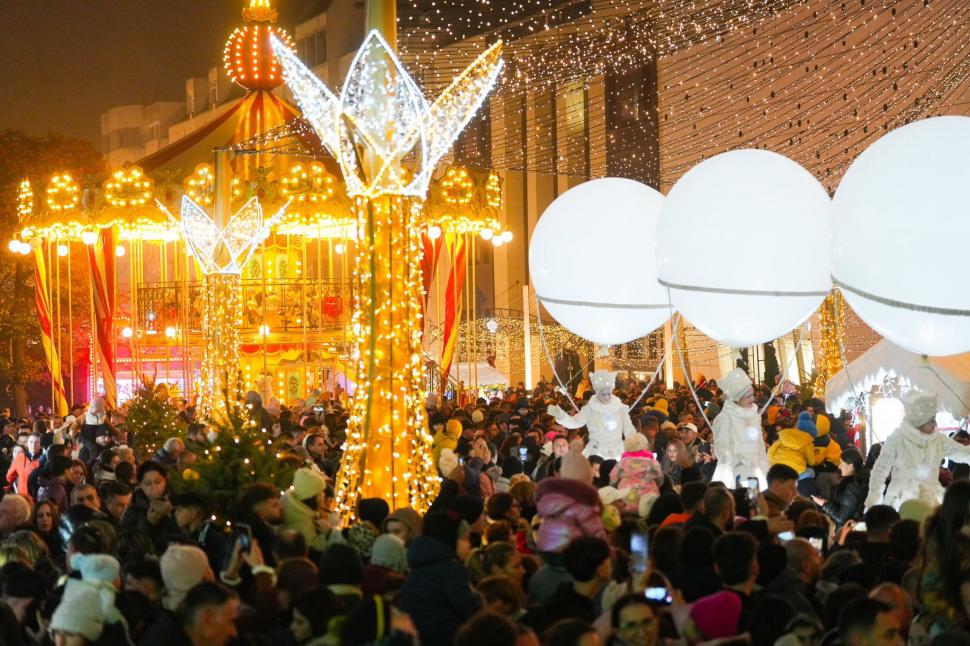 Cum arată Târgul de Crăciun din Craiova. Peste 100.000 de oameni i-au trecut pragul în prima zi 1023704