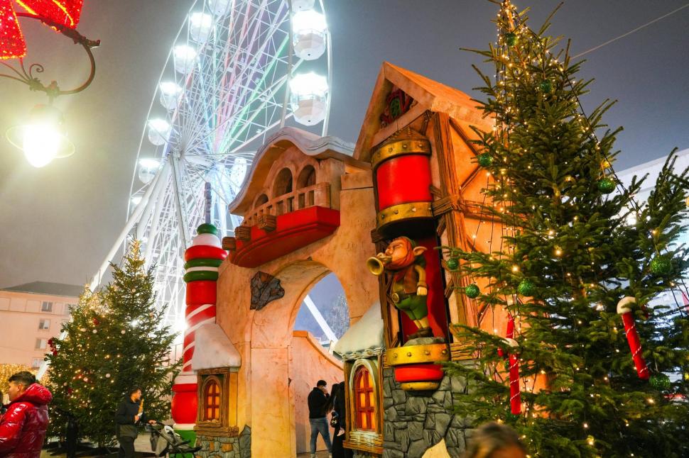 Cum arată Târgul de Crăciun din Craiova. Peste 100.000 de oameni i-au trecut pragul în prima zi 1023707