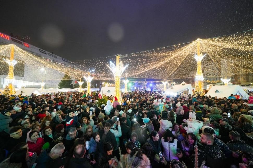 Cum arată Târgul de Crăciun din Craiova. Peste 100.000 de oameni i-au trecut pragul în prima zi 1023713