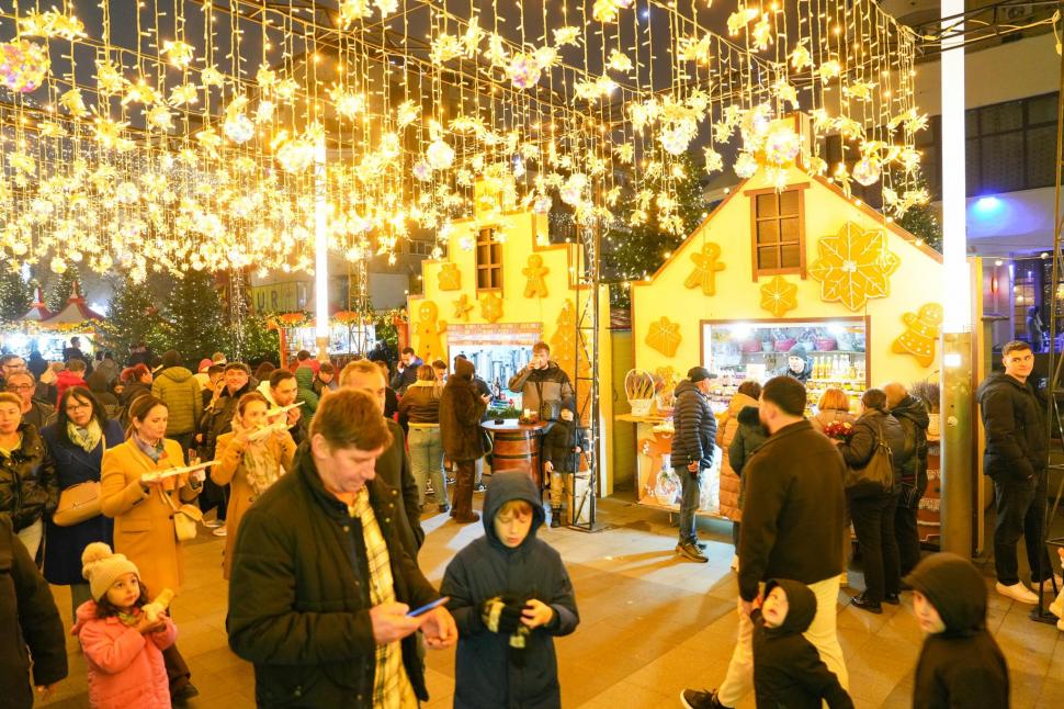 Cum arată Târgul de Crăciun din Craiova. Peste 100.000 de oameni i-au trecut pragul în prima zi 1023715