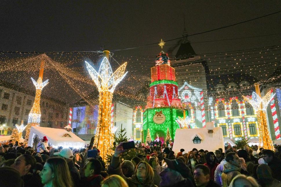 Cum arată Târgul de Crăciun din Craiova. Peste 100.000 de oameni i-au trecut pragul în prima zi 1023720