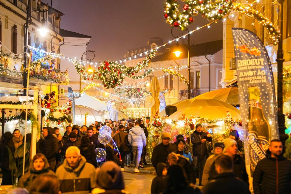 Cum arată Târgul de Crăciun din Craiova. Peste 100.000 de oameni i-au trecut pragul în prima zi 1023725